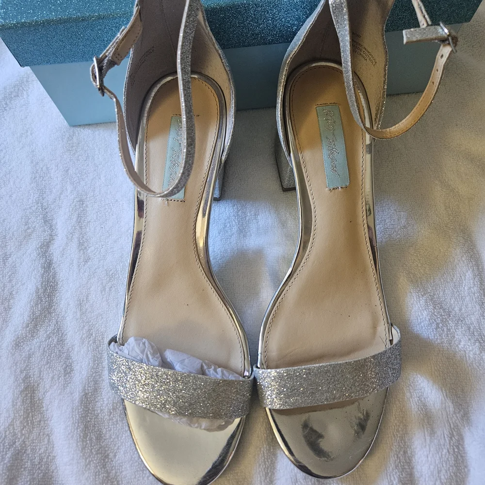 Betsy Johnson Elegant Silver Glitter Women's Sandals - Size 9 1/2 - 2